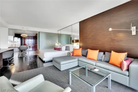 Palms Place Studio with Balcony