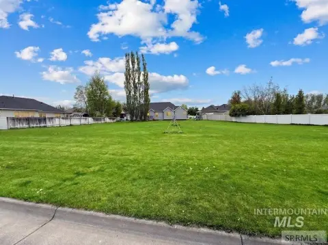 Residential Lot in Fairway Estates
