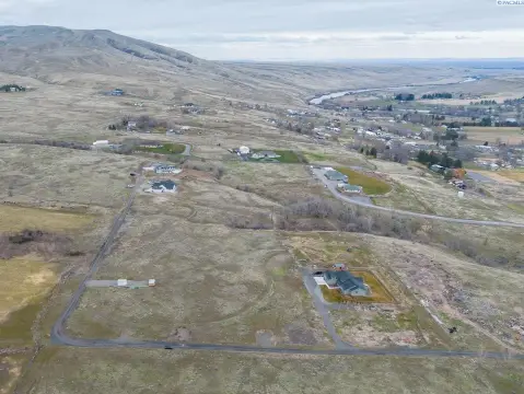 Benton City Acreage with Views