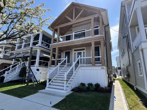 New Construction Duplex with Rooftop