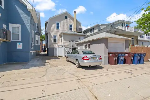 Ventnor Duplex Near Beach and Bay