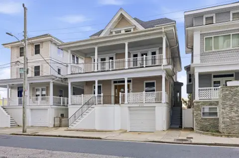 Renovated Triplex Near Beach