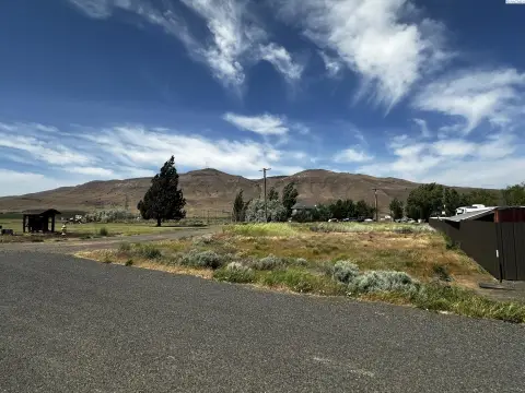 Vacant Lot in Roosevelt, WA
