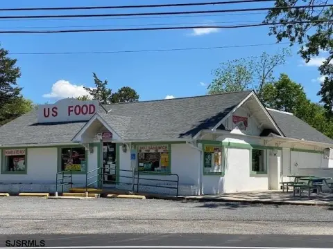 Commercial Building on 1.7 Acres
