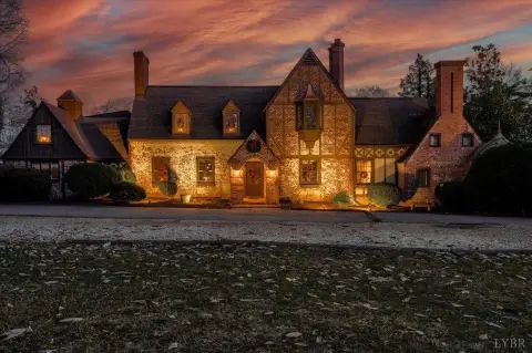 Bed and Breakfast with Carriage House