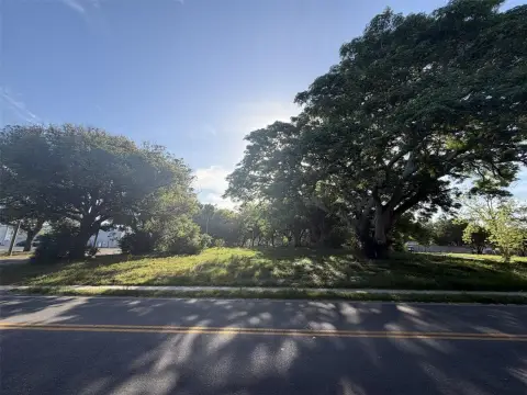 Double Corner Lot in Florida