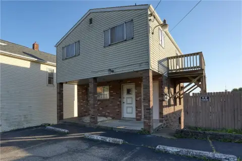 Up-Down Duplex with Mixed-Use Potential