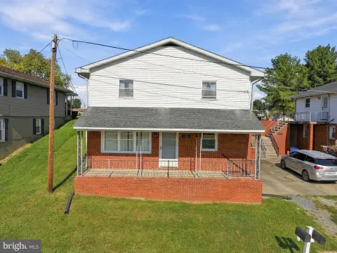 Over-Under Duplex with Separate Utilities