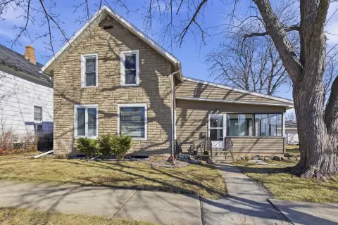 Kaukauna Duplex with Investment Potential