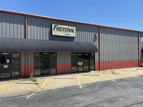 Flex Warehouse with Overhead Door