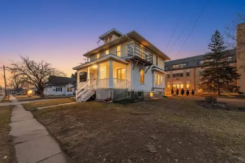 Green Bay Duplex with Garage