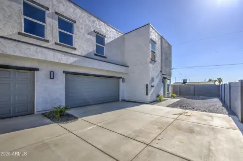 Duplex with Dual Primary Suites