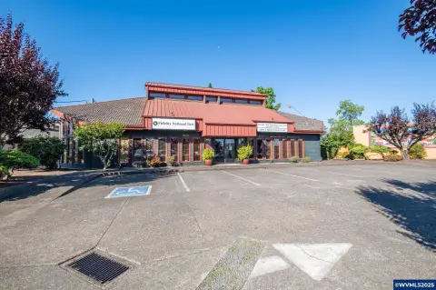 Lebanon Office Space with Amenities