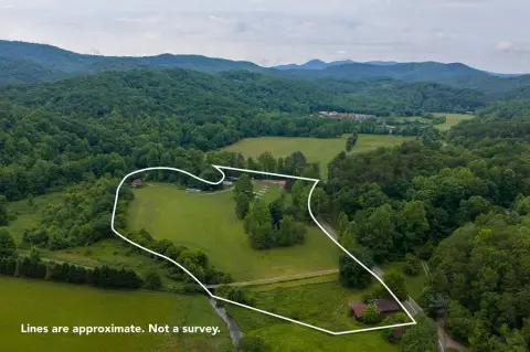 Creekfront RV Park with Full Hookups