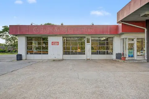 Automotive Repair Shop with Six Bays