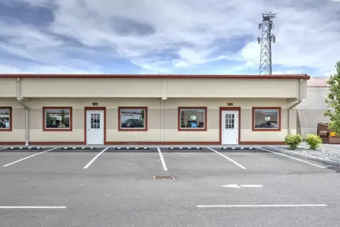 4-Suite Retail Property