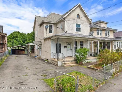 Up-and-Down Duplex with Yard