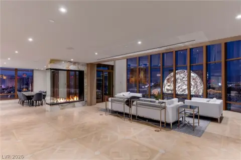 Luxury Penthouse with Strip Views
