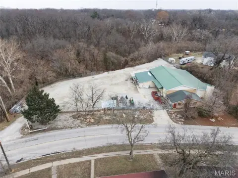 Alton Warehouse with Gated Lot