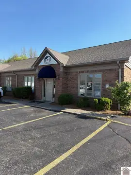 Endcap Office Suite with Offices