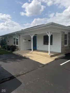 Private Office Units with Shared Amenities