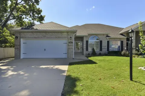 Contemporary Duplex in Hollister, MO