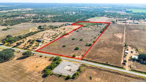 22 Acres in Bigfoot, TX