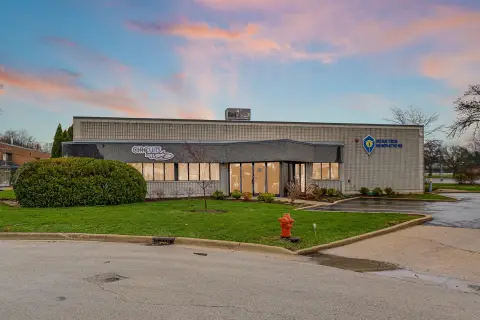 Versatile Commercial Building in Elgin