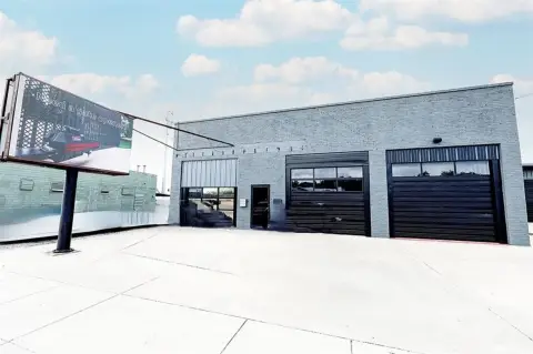 High-Visibility Commercial Property on Busy Thoroughfare