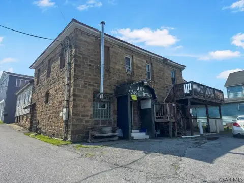 Restaurant/Bar with Residential Units