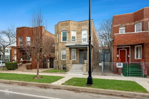 Chicago Multifamily Building with Income