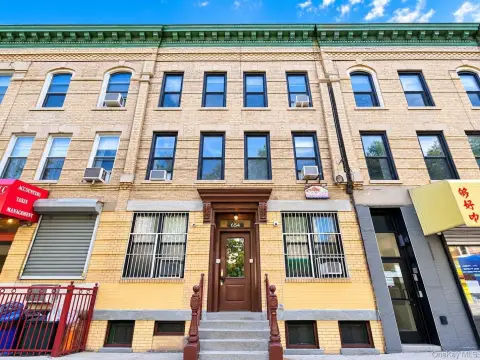 6-Unit Brick Apartment Building