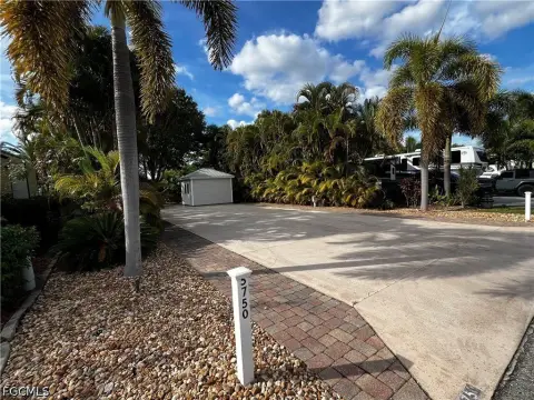 Private Tropical Retreat RV Lot