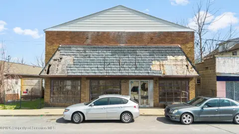 Spacious Commercial Building in Throop