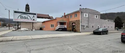 Commercial Building in Cambria City