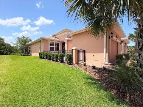 Attached Villa with Screened Lanai