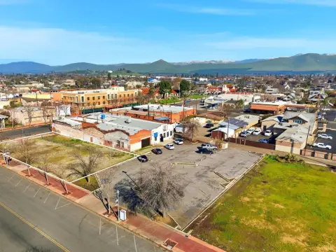 Commercial Lot in Downtown Lindsay