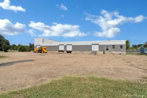 Shreveport Warehouse with Loading Docks