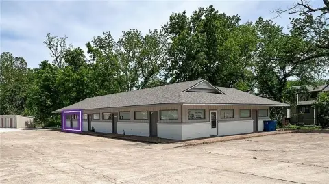 Office Suite Near Grocery Anchors