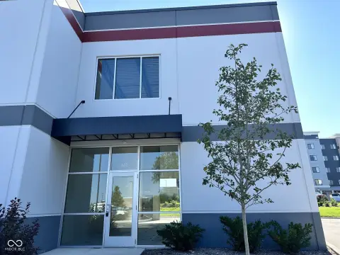 End-Unit Flex Space