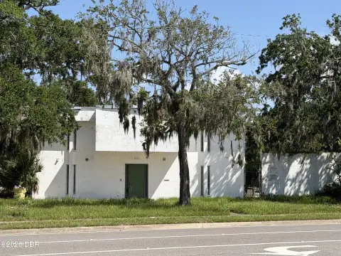 Specialty Commercial Property on Corner Lot