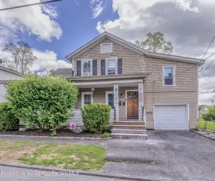 Spacious Kingston Duplex with Yard