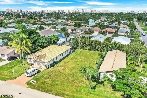Residential Lot in Naples Park