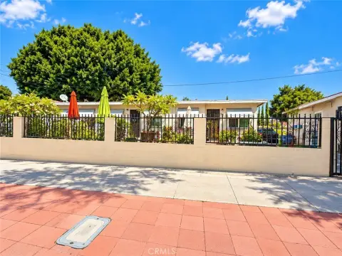 4-Unit Apartment Building