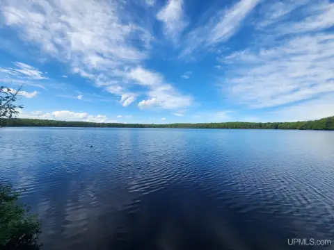 Land on Private Wildwood Lake