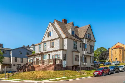 Duplex With On-Site Laundry