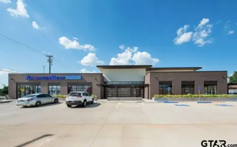 Retail Space on Broadway Avenue