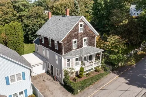 Duplex With Private-Entry Apartment
