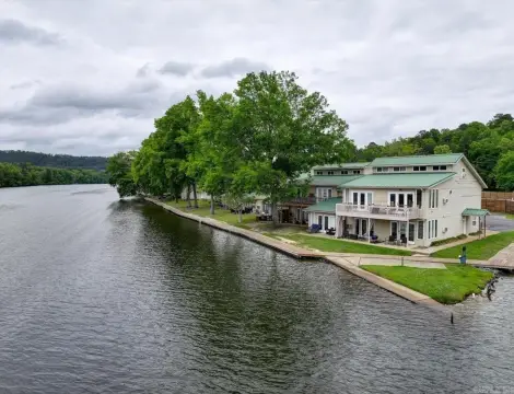 Turnkey Lakefront Condo