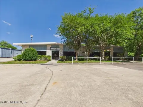 Versatile Commercial Property in Palatka